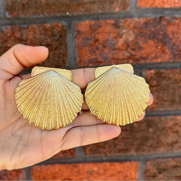 Zara Jewelry - Zara Seashell Gold Earrings